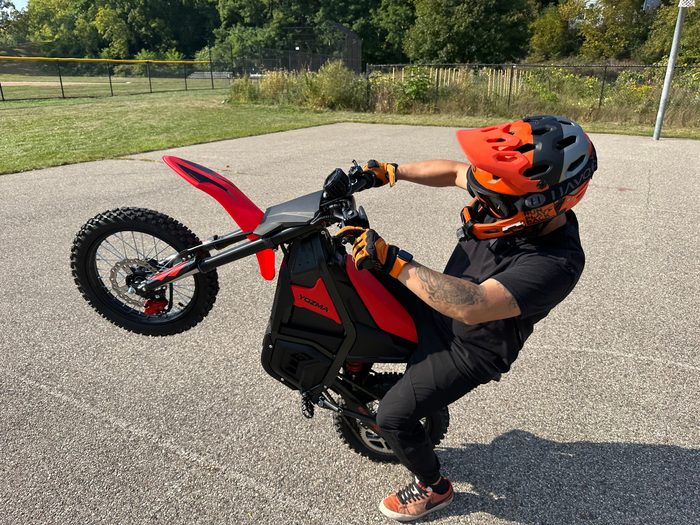 Riders Yozma în deșert